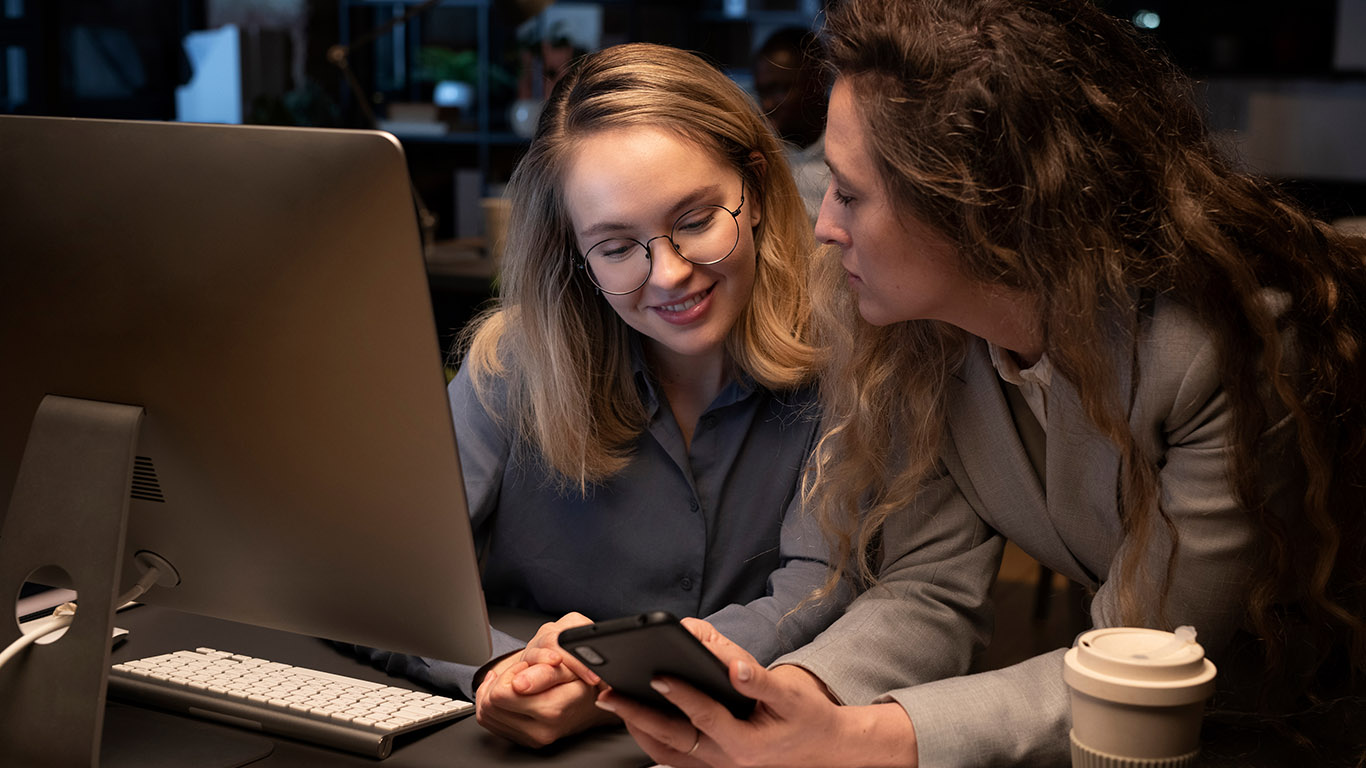 Beyond the Bottom Line: How Thought Leadership Elevates Business Leaders